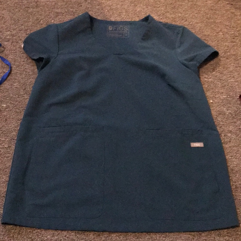 FIGS XS SCRUB SHIRT